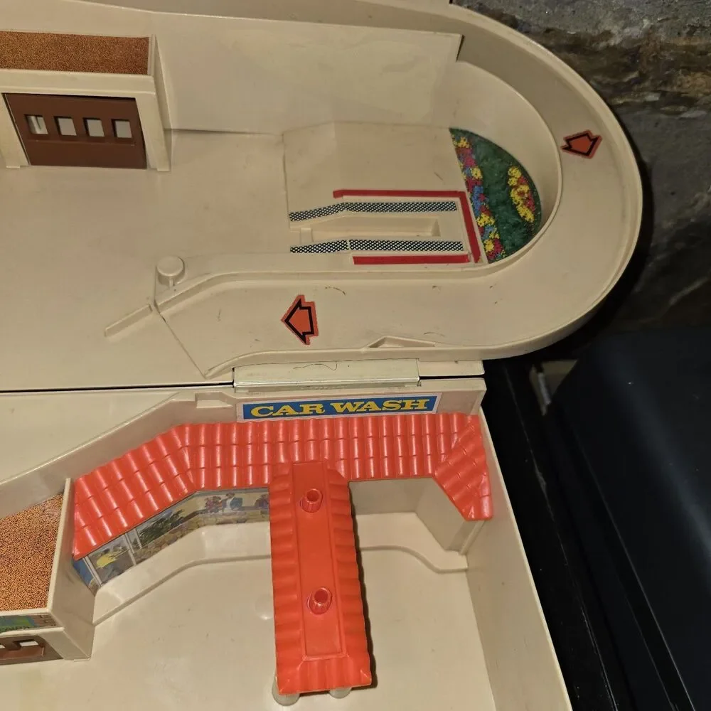 Vintage Hot Wheels Service Center Sto-N-Go Missing Parts